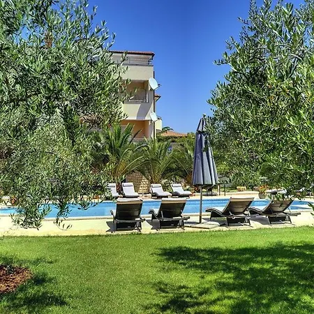 Apartments Delia * מדולין