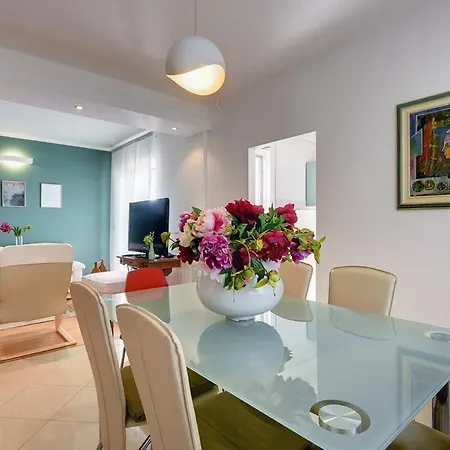 Apartments Delia דירה מדולין