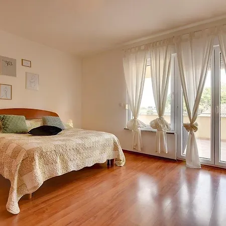 Apartments Delia מדולין
