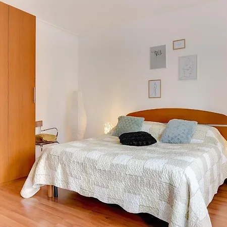 Apartments Delia דירה *
