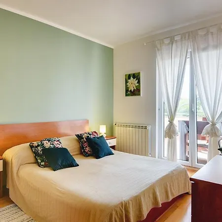Apartments Delia דירה מדולין
