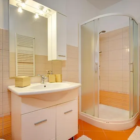 Apartments Delia דירה *